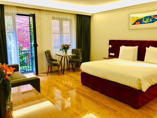 Ένα ή περισσότερα κρεβάτια σε δωμάτιο στο Chassé Hotel Residency