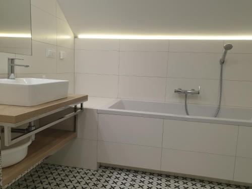 Bilik mandi di Messina Apartamenty Wyspa Sobieszewska