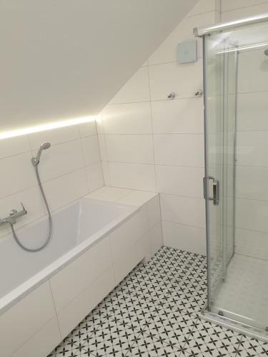 Ένα μπάνιο στο Messina Apartamenty Wyspa Sobieszewska