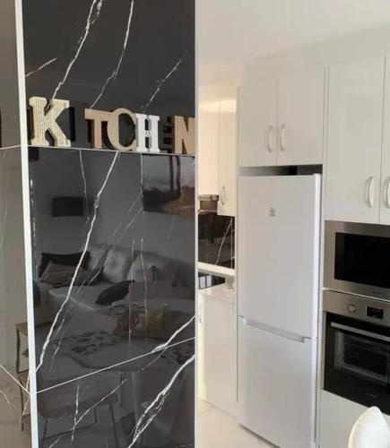 Dapur atau dapur kecil di Modern penthouse with sea view