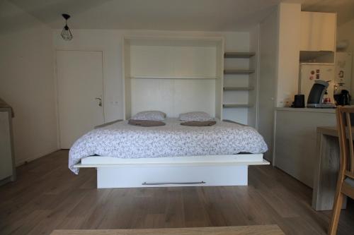 a bedroom with a bed with a white bed frame at 8mn à pied RER C Paris, Parking rue Gratuit, En Face Hôpital d'Arpajon, Balcon Privé, Matelas Bultex 160x200, Ascenseur, Centre Ville à pied in Arpajon