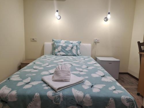 a bedroom with a bed with a blue comforter at SLATKI SNOVI II in Knin