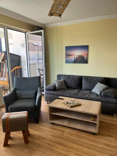 a living room with a couch and a coffee table at Ferienwohnung Haus Rügen in Göhren