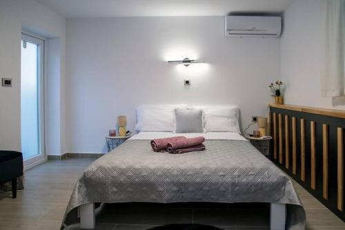 Ένα ή περισσότερα κρεβάτια σε δωμάτιο στο Shtorya - city centre apartman