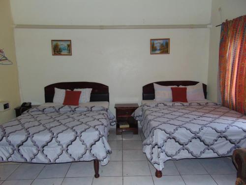 Tropical Vibe Hostel Kingston - Near Half-Way-Tree