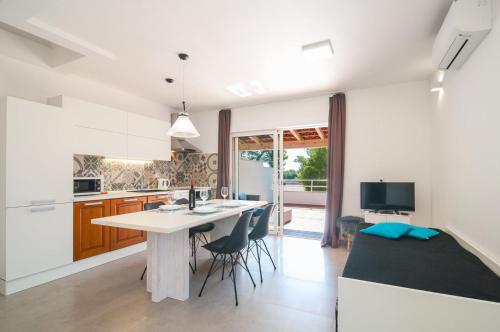 a kitchen and dining room with a table and chairs at Beachside Villa Marko in Milna