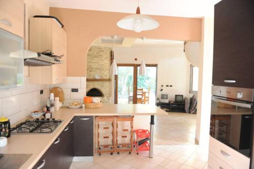 Köök või kööginurk majutusasutuses Accogliente Villa immersa nel verde