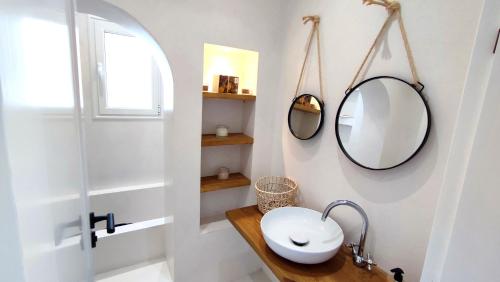 a bathroom with a mirror and a sink at Villa Pupputia Hammamet M'rezga beach in Nabeul