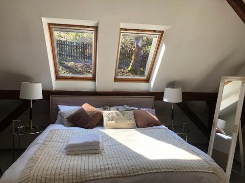 Postel nebo postele na pokoji v ubytování ADELLE cottage in KRKONOŠE national park