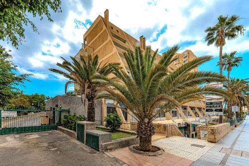 Newly reformed apartment with sea view and pool, near the beach, in Playa de Las Americas