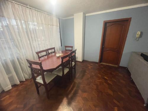 Galeriebild der Unterkunft Hermoso y cómodo loft con vista a los nevados in Riobamba