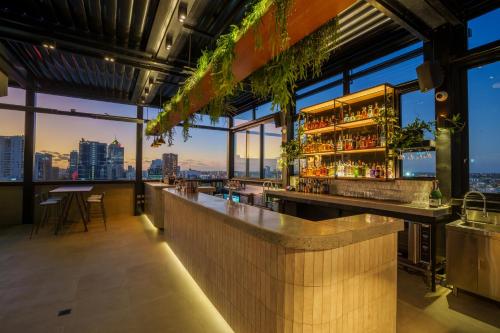 Salone o bar di Quest East Perth
