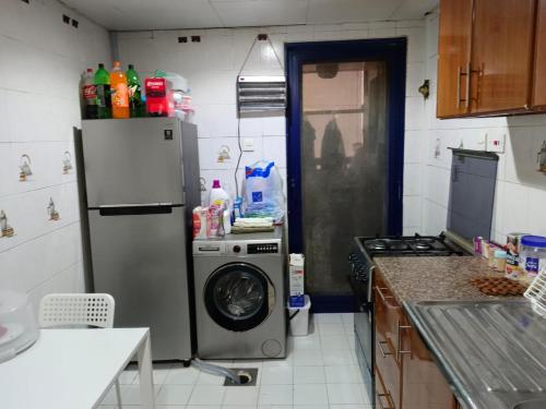 Kuchyň nebo kuchyňský kout v ubytování Affordable transient - not a hotel - sharing kitchen and washrooms