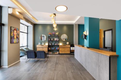 El vestíbulo o zona de recepción de Liber Tel Aviv Sea Shore Suites BY RAPHAEL HOTELS