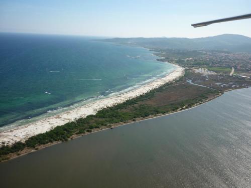 an aerial view of a beach and the ocean at Hotel Scintilla in San Teodoro