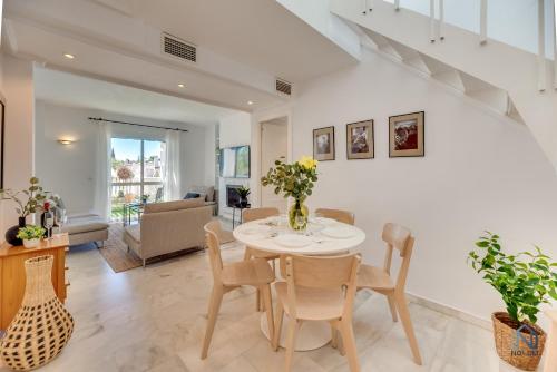 Spacious Penthouse in Los Naranjos - Up to 6 GUESTS!