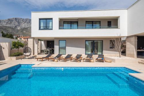 Luxury Villa Encanto with Heated Pool
