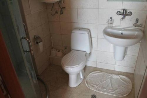 Koupelna v ubytování Spacious, 1 Bed Apt, Dawn Park