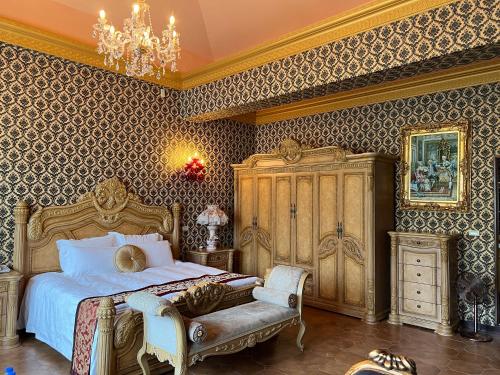 Ένα ή περισσότερα κρεβάτια σε δωμάτιο στο Chateau de Olliere