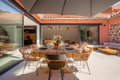 Fotografie z fotogalerie ubytování Villa de 300m² proche de la plage v destinaci Saint-Raphaël