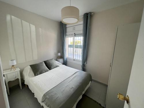 Giường trong phòng chung tại Maricel