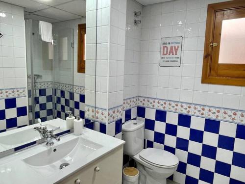 a bathroom with a toilet and a sink at El Rincón del Sacristán in Córdoba