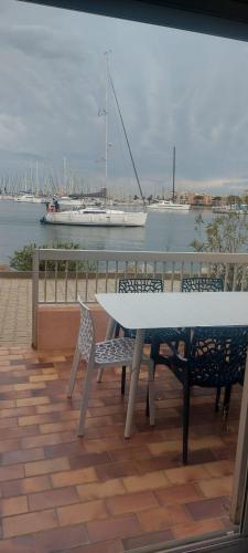 Photo de la galerie de l'établissement Appartement RDC vue mer - GRUISSAN, à Gruissan