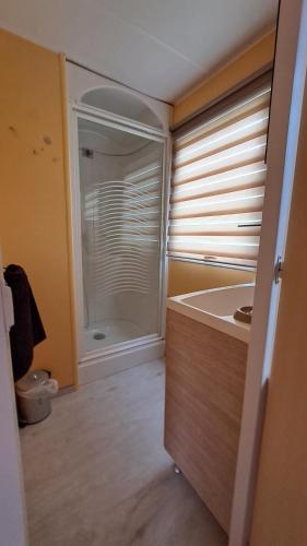 Ванна кімната в Muntagn' home