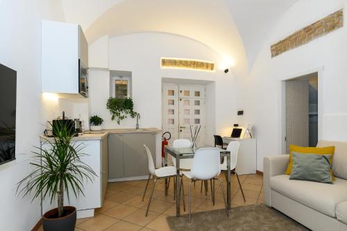 a kitchen and living room with a table and chairs at Cozy & Central with Private Entrance - NDP Rent in Rome