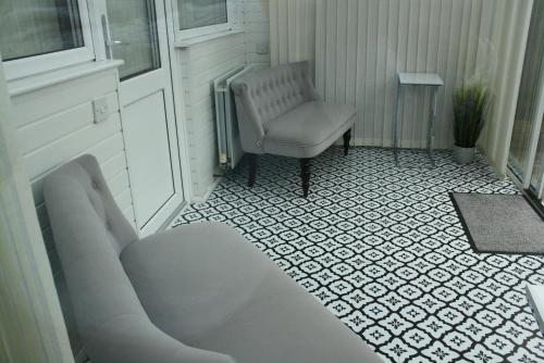 a chair and a chair in a room with a floor at Gorgeous 3 bed House In Milton Keynes in Bletchley