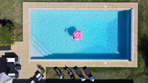 Bazén v ubytování Petit Murier nebo v jeho okolí