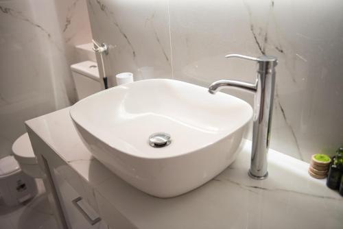 Spacious renovated flat 10min to metro station (KOL_71)