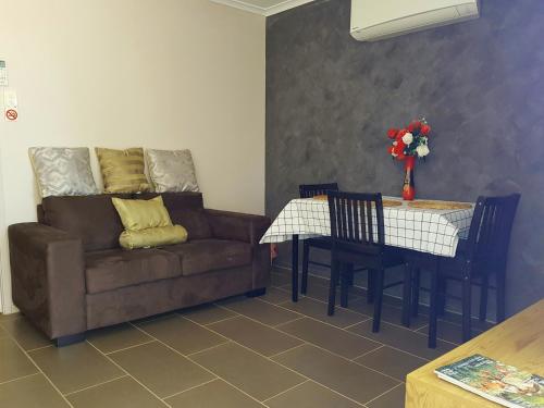 Χώρος καθιστικού στο Quiet 2 bedroom farm house