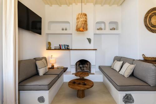 Supreme Mykonos Town House with Views & Pool & Parking