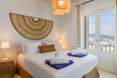 A bed or beds in a room at Supreme Mykonos Town House with Views & Pool & Parking