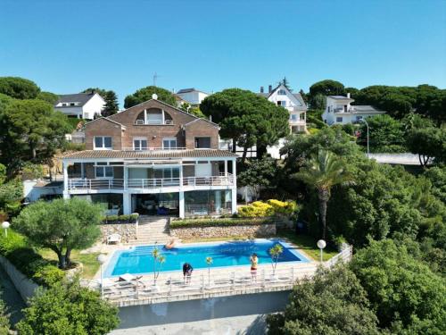 Bazén v ubytovaní Apartamento entre mar y montaña alebo v jeho blízkosti