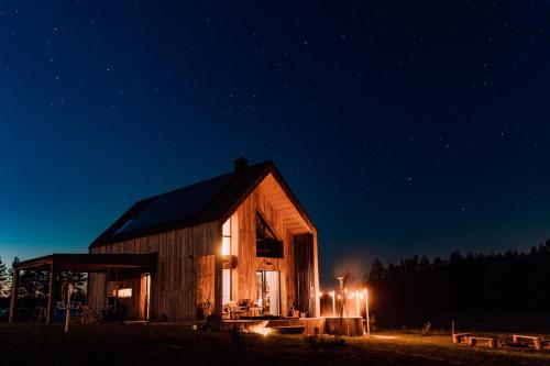 Stodoła naturalnie - wyjątkowy dom z balią na Kaszubach nad jeziorem