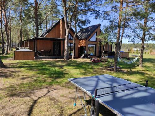 Fotografie z fotogalerie ubytování Domki letniskowe Leśne Spa Borsk nad Jeziorem Wdzydzkim BASEN SAUNA BALIA v destinaci Borsk