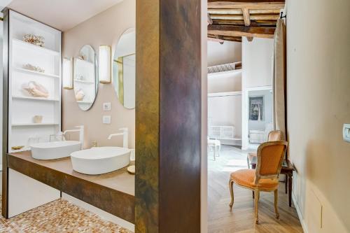 BMGA l Luxury Home with Patio in Trastevere
