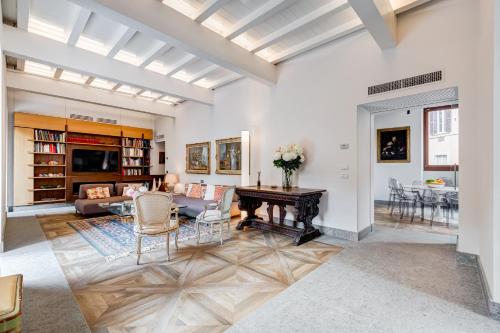 BMGA l Luxury Home with Patio in Trastevere