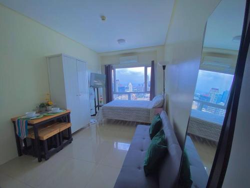 View of Makati Penthouse with Stunning City Skyline View, Manila – Updated 2023 ...
