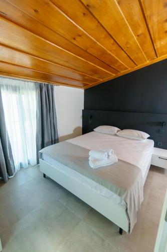Ένα ή περισσότερα κρεβάτια σε δωμάτιο στο Lighthouse Apartments