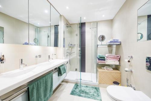 a bathroom with a sink and a shower at Londonese House in Chelsea in London