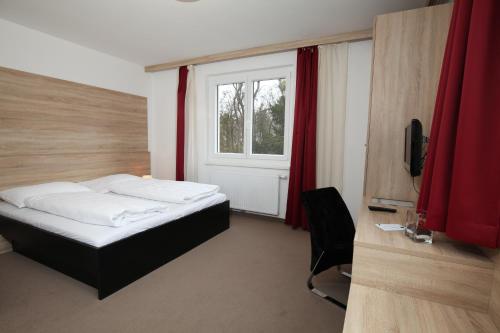 a hotel room with a bed and a window at Seminarhotel Springer Schlössl in Vienna