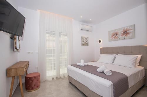 Ліжко або ліжка в номері Anthi Beach Suite
