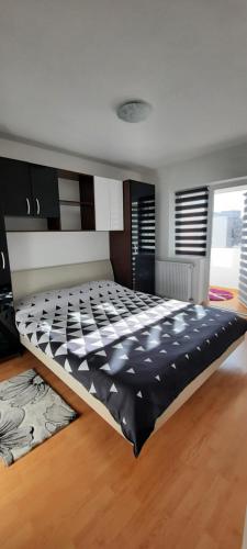 ルーマンにあるSkirdohomeの部屋の中に大きなベッドがある寝室