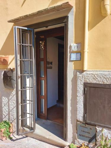 an open door of a building with a doorframe and a door at CasaCamilla in Piombino