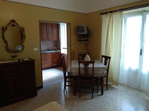 a dining room with a table and a mirror at Agriturismo A Ca Du Cappellan in Imperia