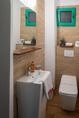 a bathroom with a sink and a toilet at Kinsley Apartament 2 in Timişoara