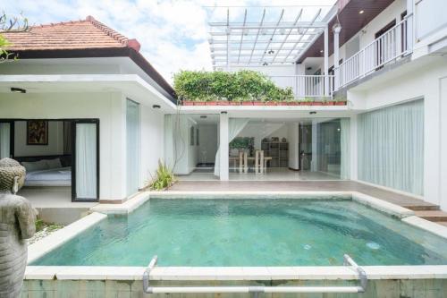 Puri Gading Villa Jimbaran by The Lavana - 5 Bedroom Villa